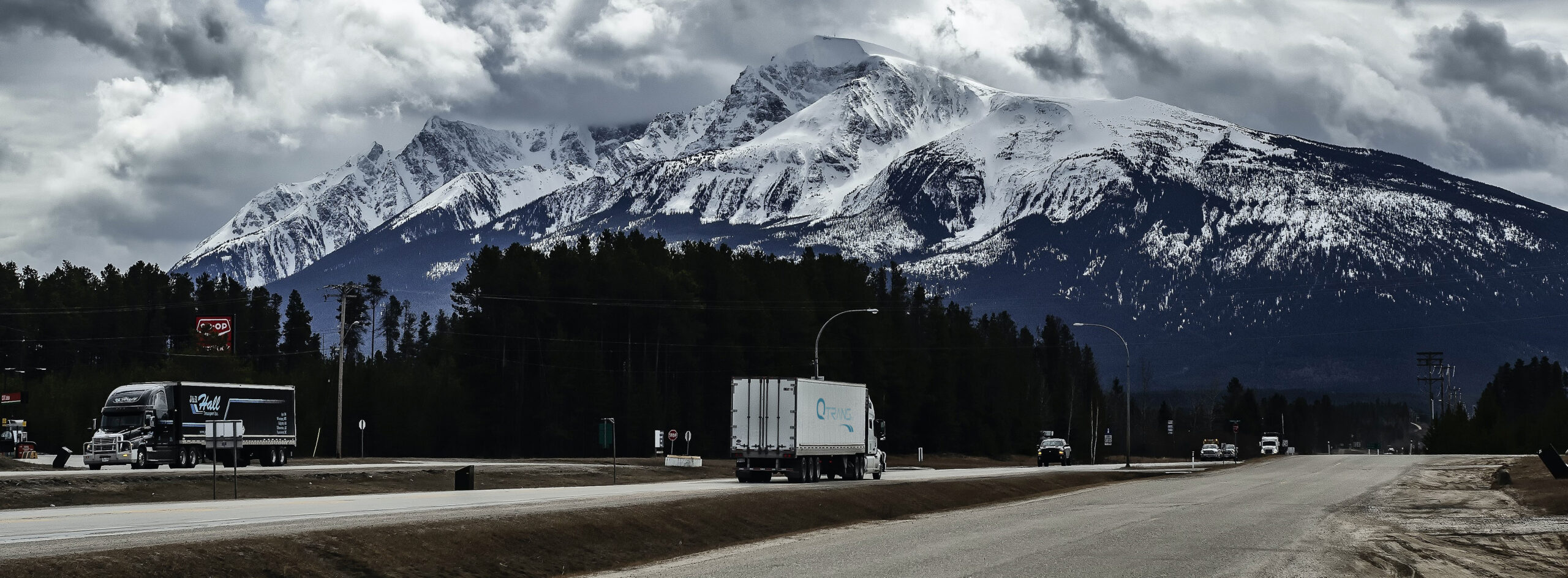 Surmonter les défis du transport routier hivernal: un examen approfondi de la logistique canadienne